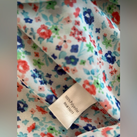 LC Lauren Conrad Floral V-Neck Button Down Blouse - Picture 8 of 9